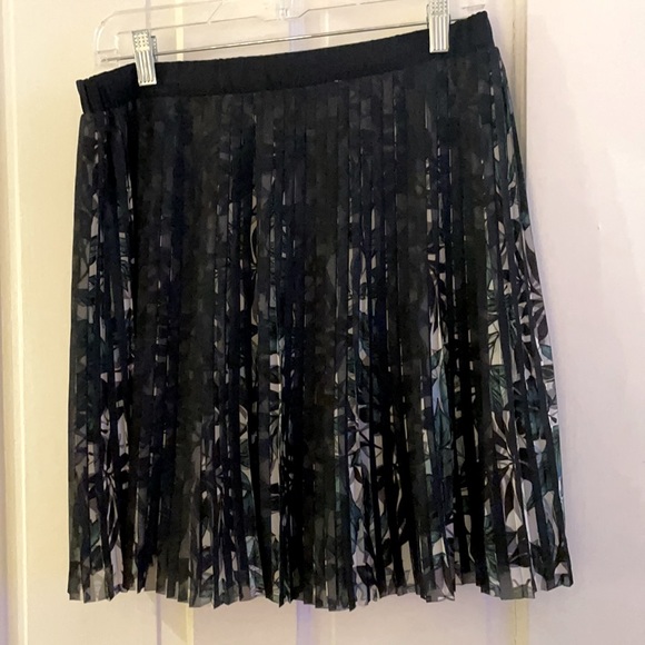 Max Studio pleated midi floral skirt M - Picture 3 of 3